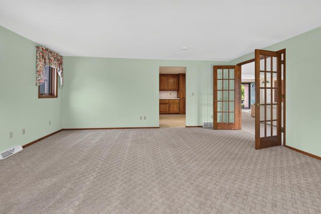 713 CANBERRY COURT, De Pere, WI 54115