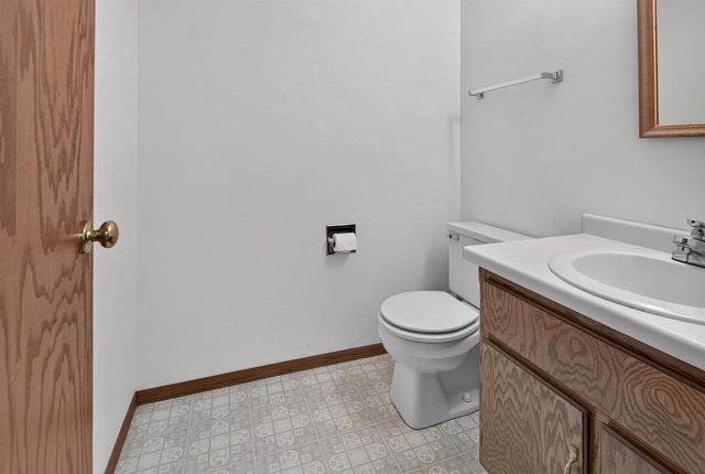 713 CANBERRY COURT, De Pere, WI 54115