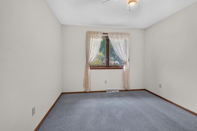 713 CANBERRY COURT, De Pere, WI 54115