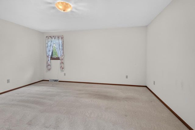 713 CANBERRY COURT, De Pere, WI 54115