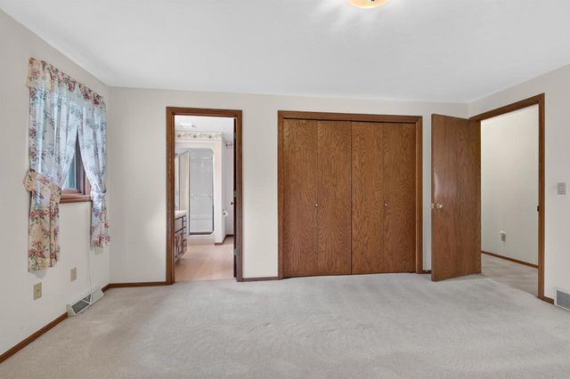 713 CANBERRY COURT, De Pere, WI 54115