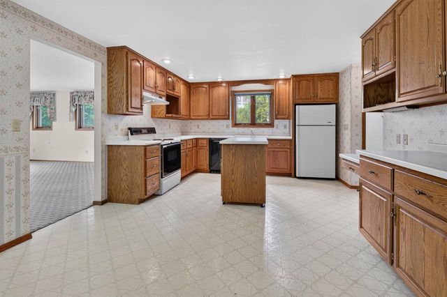 713 CANBERRY COURT, De Pere, WI 54115