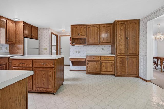 713 CANBERRY COURT, De Pere, WI 54115