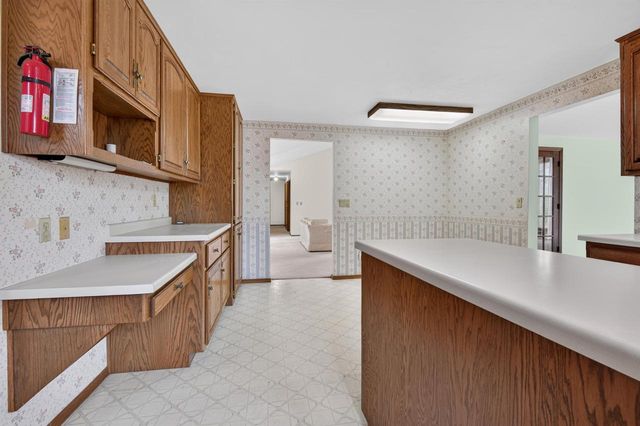 713 CANBERRY COURT, De Pere, WI 54115