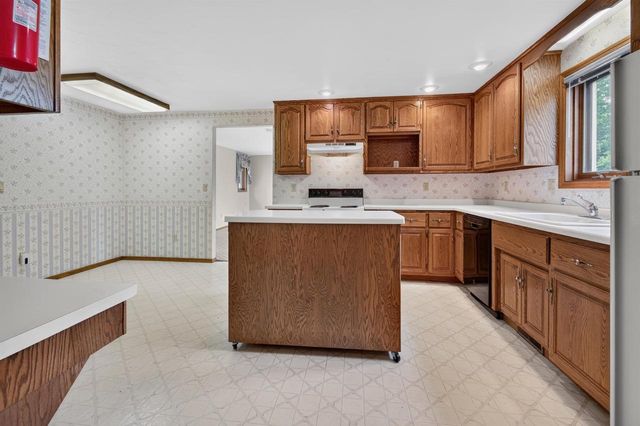 713 CANBERRY COURT, De Pere, WI 54115