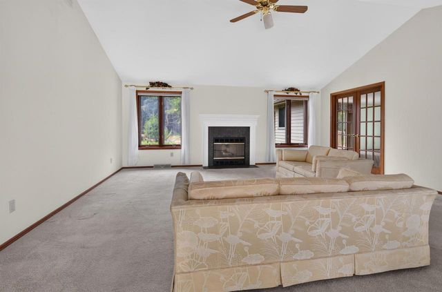713 CANBERRY COURT, De Pere, WI 54115