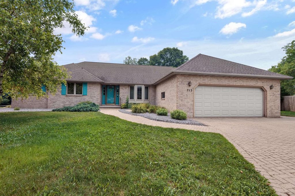 713 CANBERRY COURT, De Pere, WI 54115