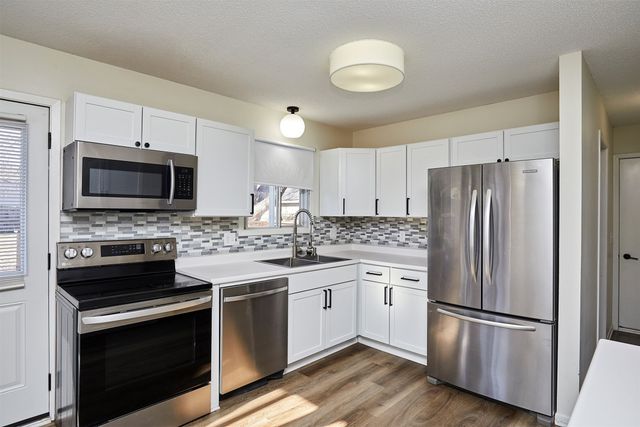 2442 SE 18th Court, Des Moines, IA 50320