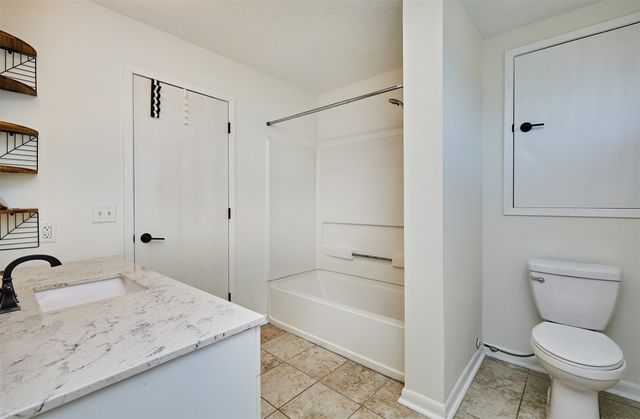 2442 SE 18th Court, Des Moines, IA 50320