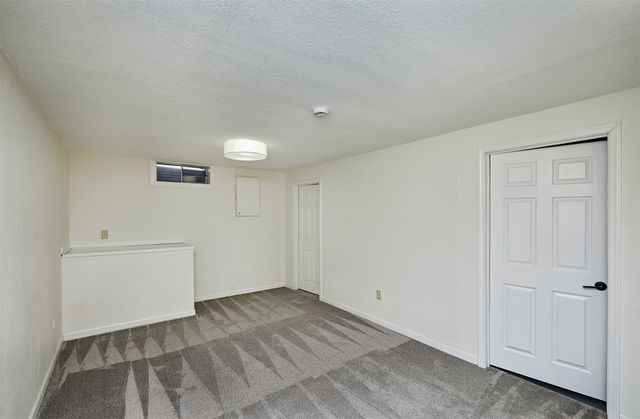 2442 SE 18th Court, Des Moines, IA 50320