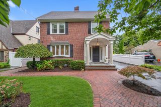 153 Powerhouse Road, Roslyn Heights, NY 11577