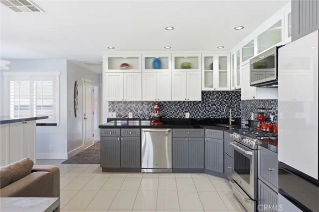 8141 Pennington Drive, Huntington Beach, CA 92646