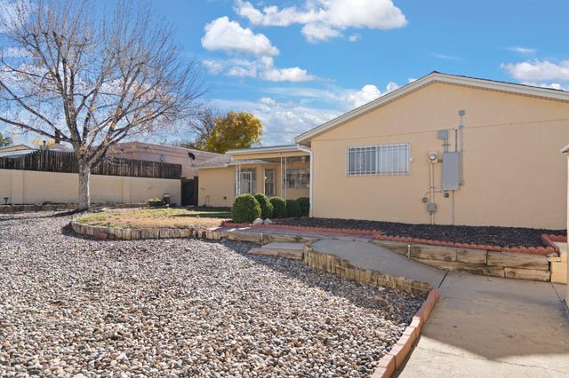 8219 San Francisco Road NE, Albuquerque, NM 87109