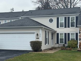 1974 Wexford Circle 123, Wheaton, IL 60189