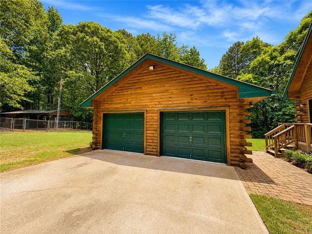 1120 Ridgewood Drive, Pendergrass, GA 30567