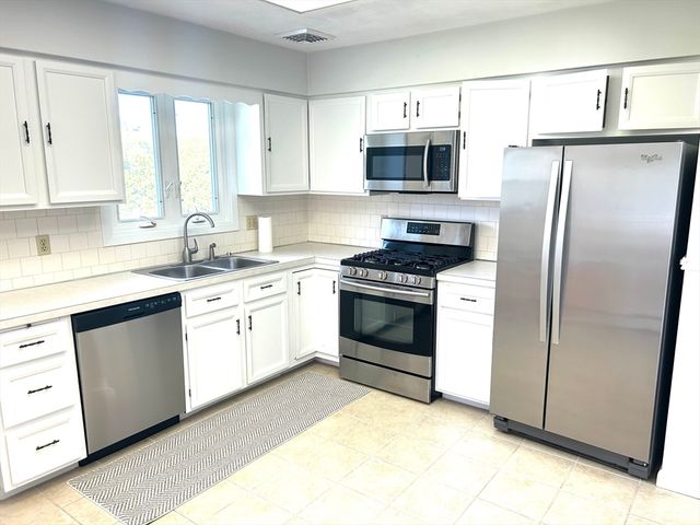 871 Allen Street, Dartmouth, MA 02747