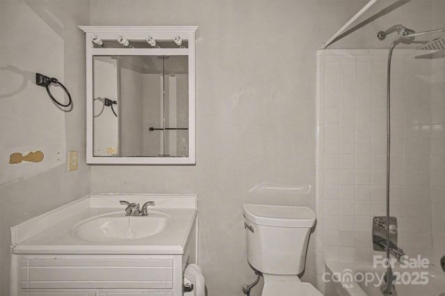 7913 Horse Chestnut Lane, Charlotte, NC 28277