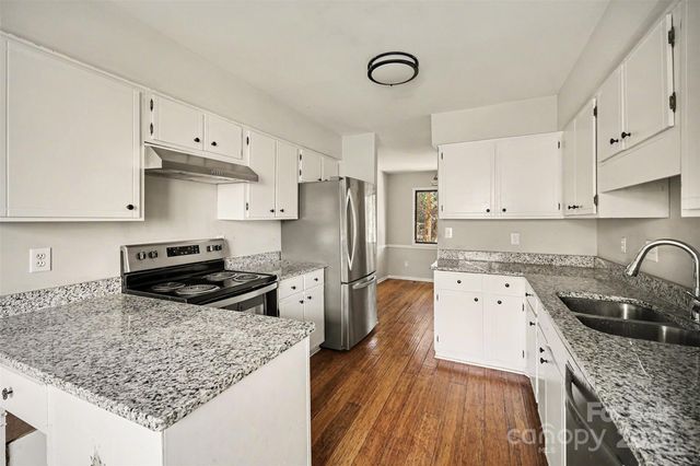 7913 Horse Chestnut Lane, Charlotte, NC 28277