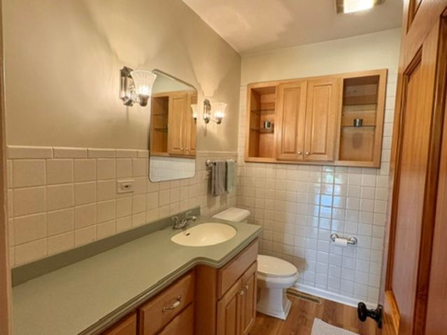 17W163 Oak Lane, Bensenville, IL 60106