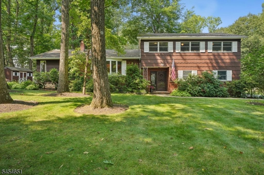 18 Holly Dr, Roxbury Twp., NJ 07876 — exterior