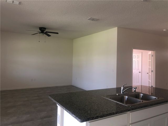 2585 Crowned Eagle Circle SW, Vero Beach, FL 32962