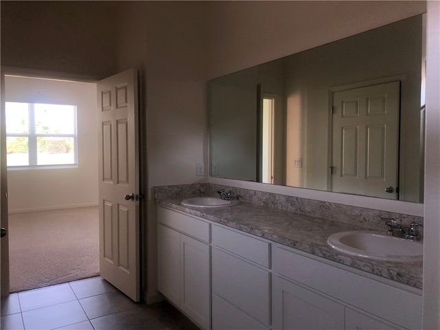 2585 Crowned Eagle Circle SW, Vero Beach, FL 32962