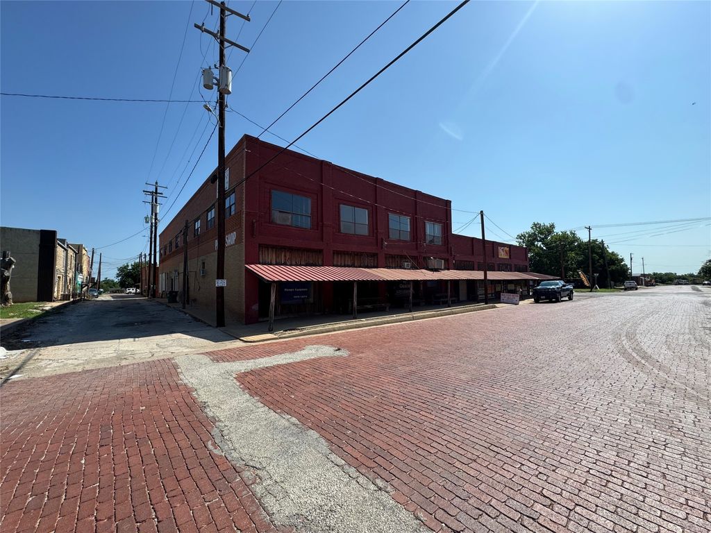 115 E Pecan Street, Coleman, TX 76834
