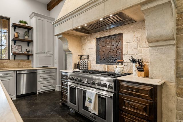 19 Cravache Court, Little Rock, AR 72223