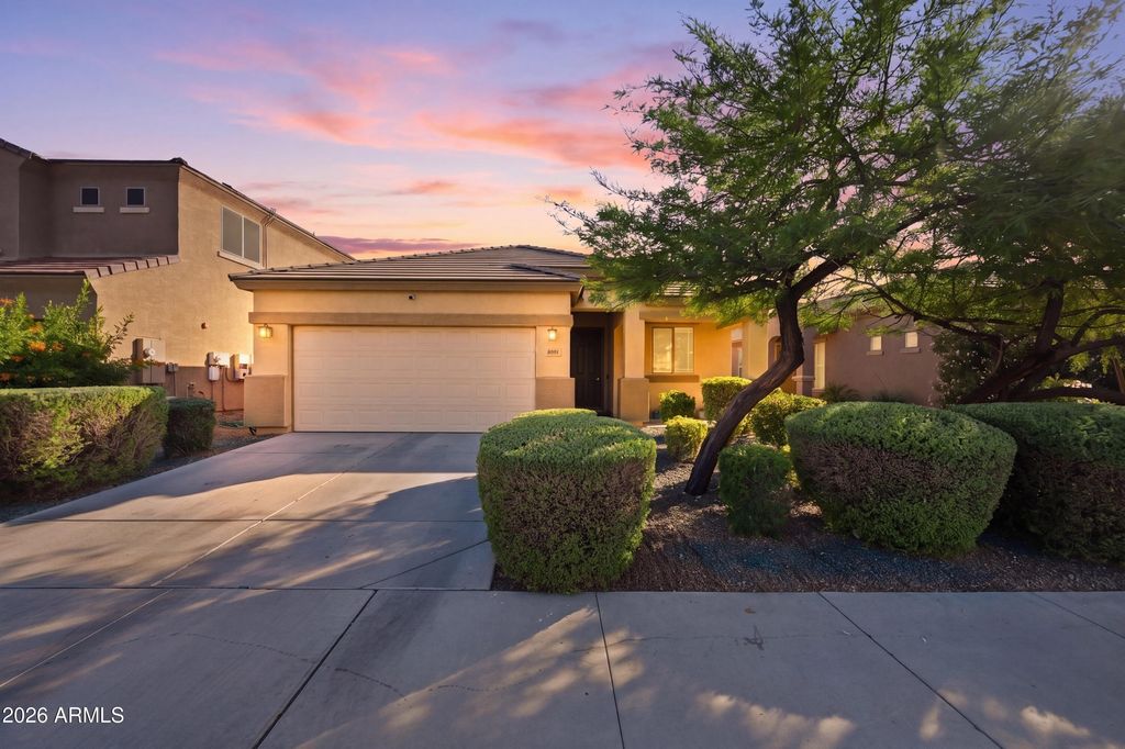 Image 1 of property listing at 8881 W CAMERON Drive, Peoria, AZ 85345