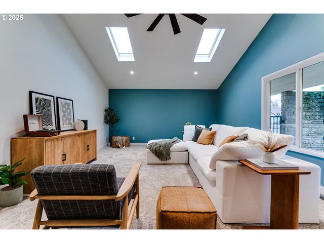 2915 CHUCKANUT St, Eugene, OR 97408