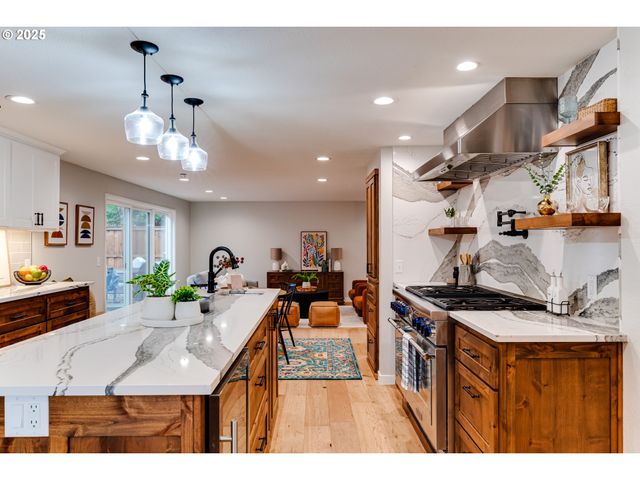 2915 CHUCKANUT St, Eugene, OR 97408