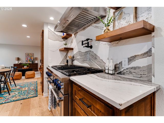 2915 CHUCKANUT St, Eugene, OR 97408