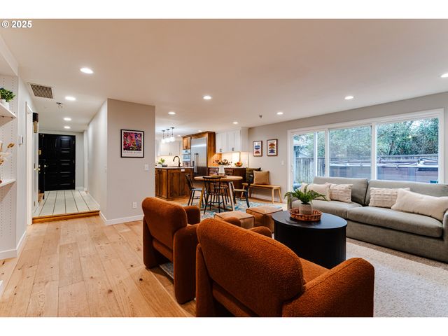 2915 CHUCKANUT St, Eugene, OR 97408