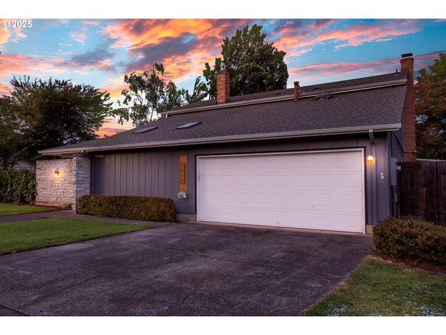 2915 CHUCKANUT St, Eugene, OR 97408