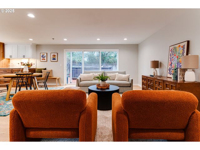 2915 CHUCKANUT St, Eugene, OR 97408