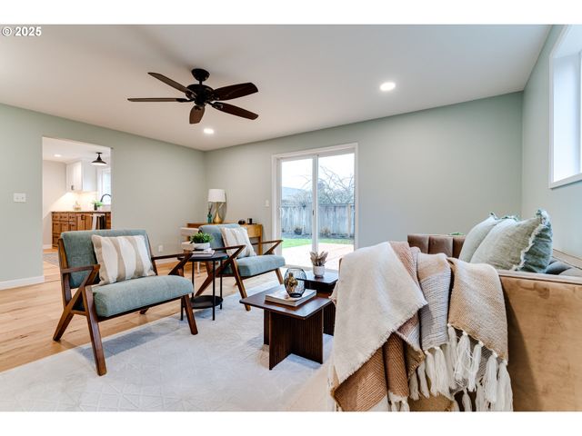 2915 CHUCKANUT St, Eugene, OR 97408