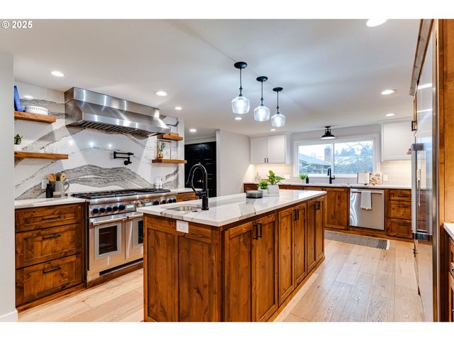 2915 CHUCKANUT St, Eugene, OR 97408