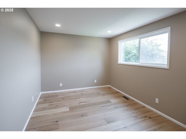 2915 CHUCKANUT St, Eugene, OR 97408