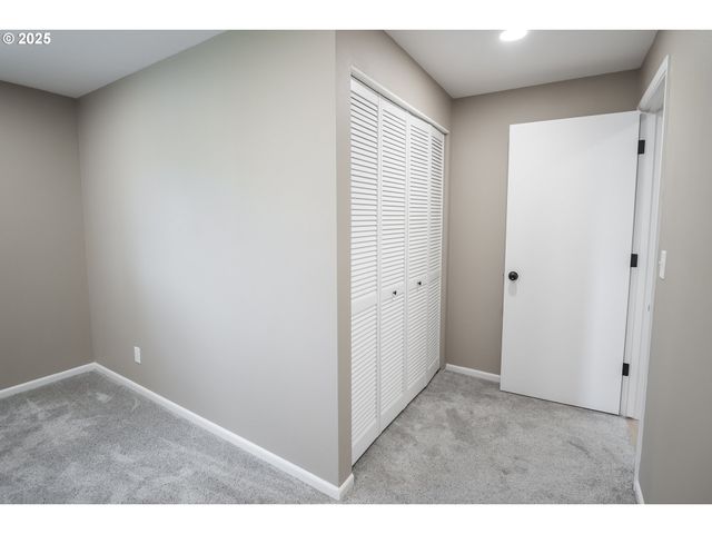 2915 CHUCKANUT St, Eugene, OR 97408