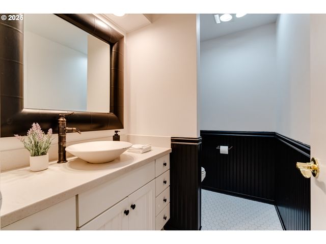 2915 CHUCKANUT St, Eugene, OR 97408