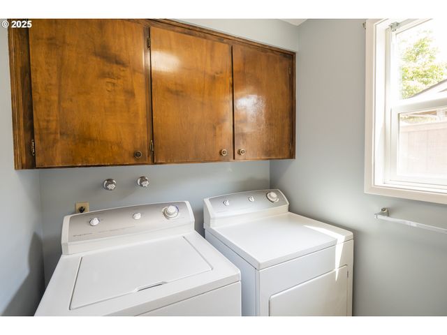 2915 CHUCKANUT St, Eugene, OR 97408