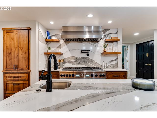 2915 CHUCKANUT St, Eugene, OR 97408