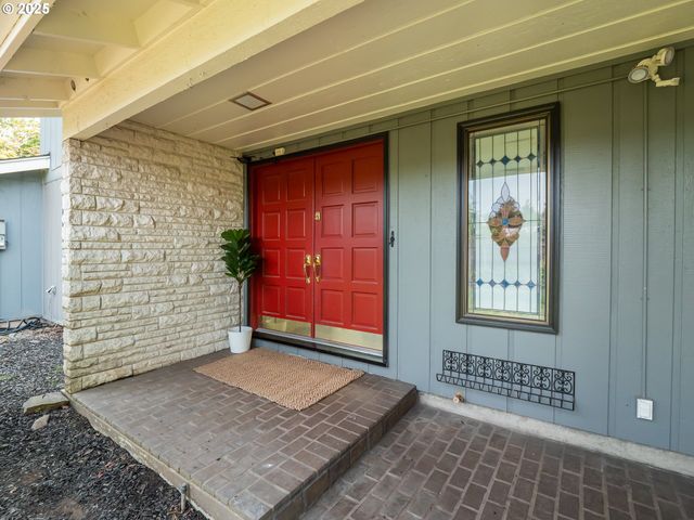 2915 CHUCKANUT St, Eugene, OR 97408