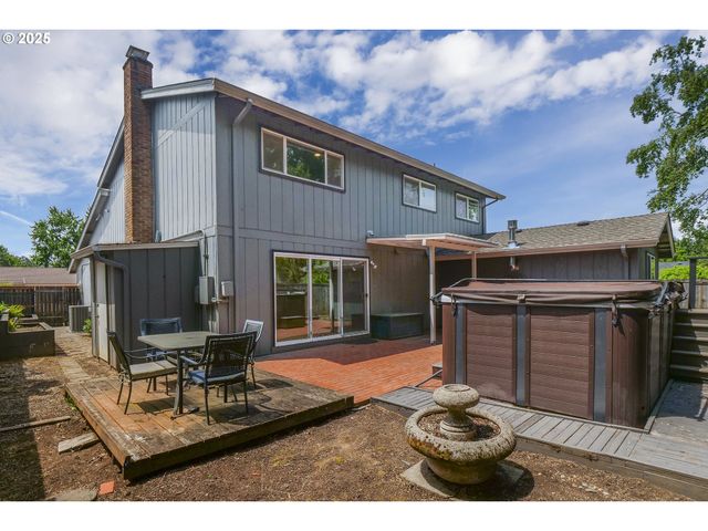 2915 CHUCKANUT St, Eugene, OR 97408