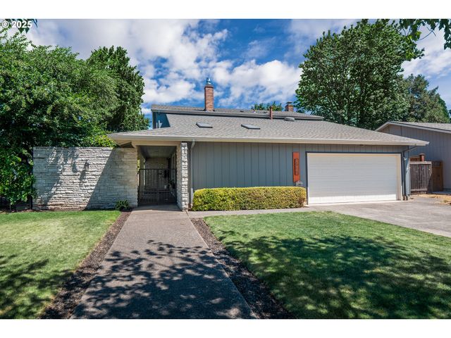 2915 CHUCKANUT St, Eugene, OR 97408