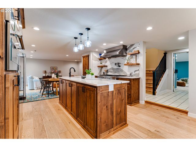 2915 CHUCKANUT St, Eugene, OR 97408