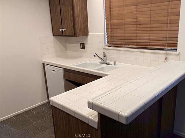 42935 15th Street W 6, Lancaster, CA 93534