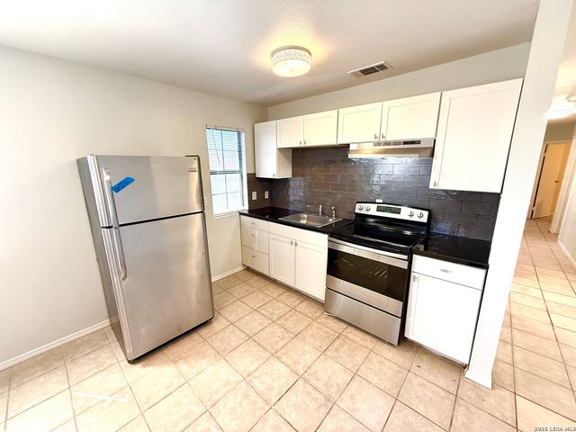 509 Meadow Forge A, Converse, TX 78109