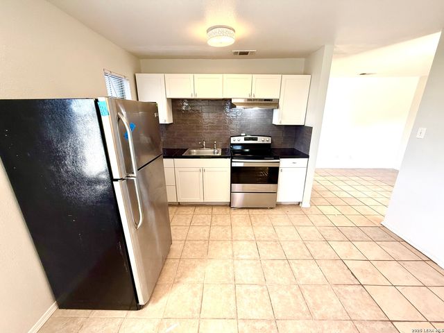 509 Meadow Forge A, Converse, TX 78109