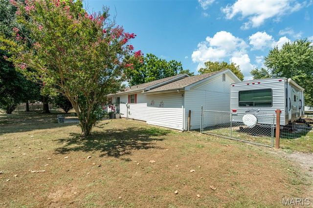 54 County Road 560, Poplar Bluff, MO 63901